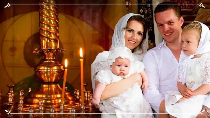 семейная пара с маленькими детьми