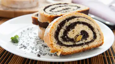 Рулет с маком и изюмом