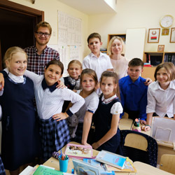 Средняя школа «Ихвис» приглашает педагогов на новый учебный год