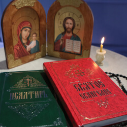 Изданы книги «Святое Евангелие» и «Псалтирь» крупным шрифтом